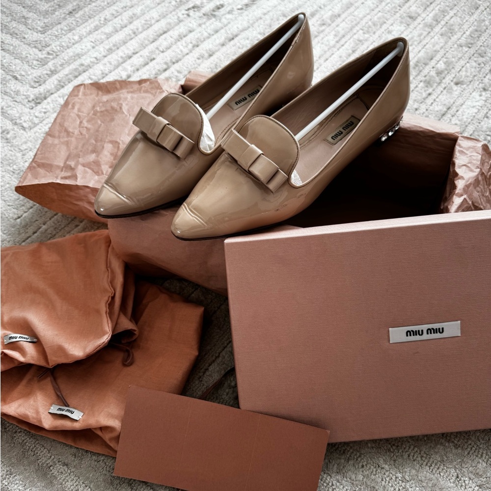 Miu Miu Vernice Cipria flats